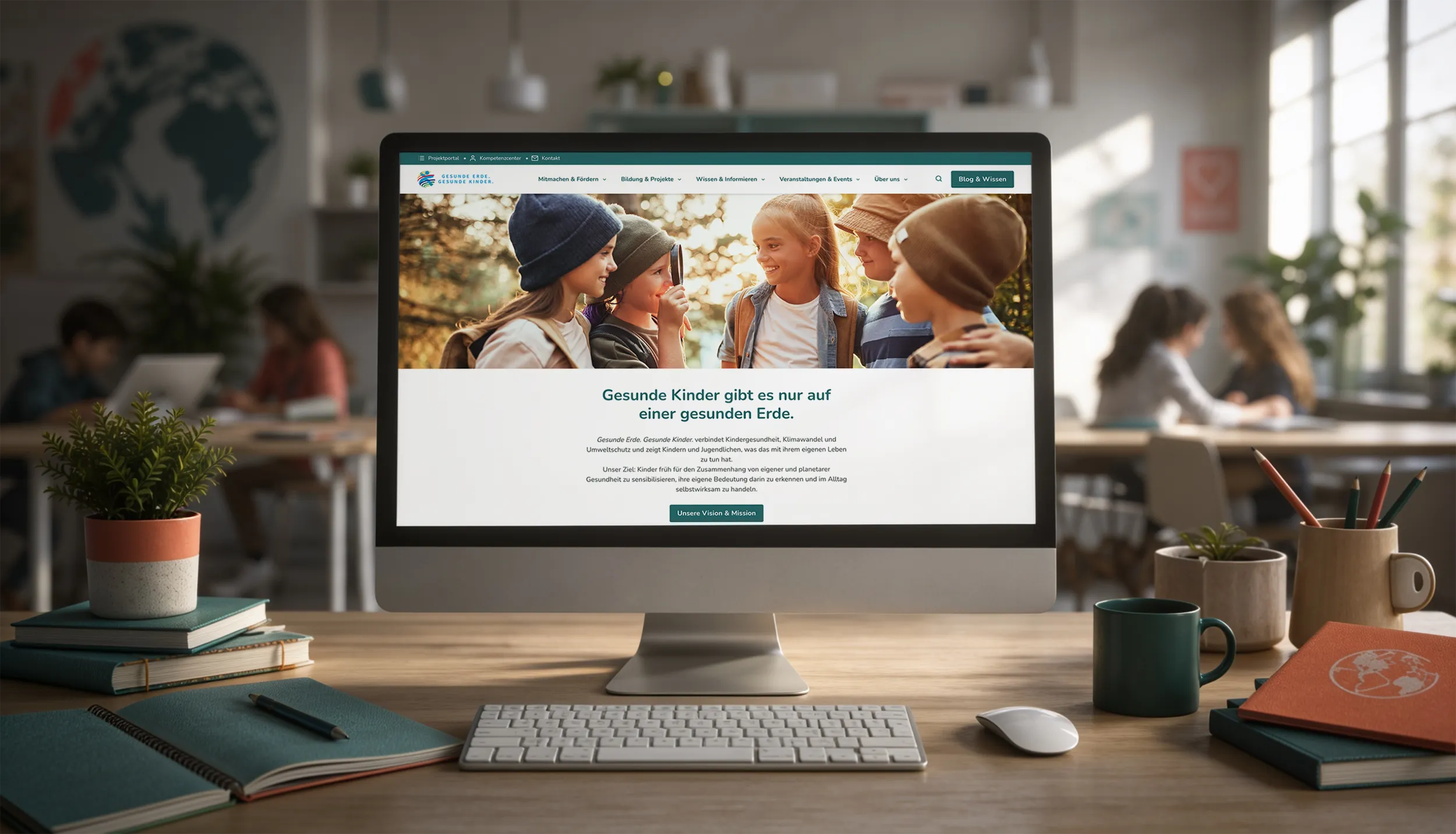 Website von Gesunde Erde. Gesunde Kinder. auf einem Desktop-Bildschirm in einem Bildungsraum
